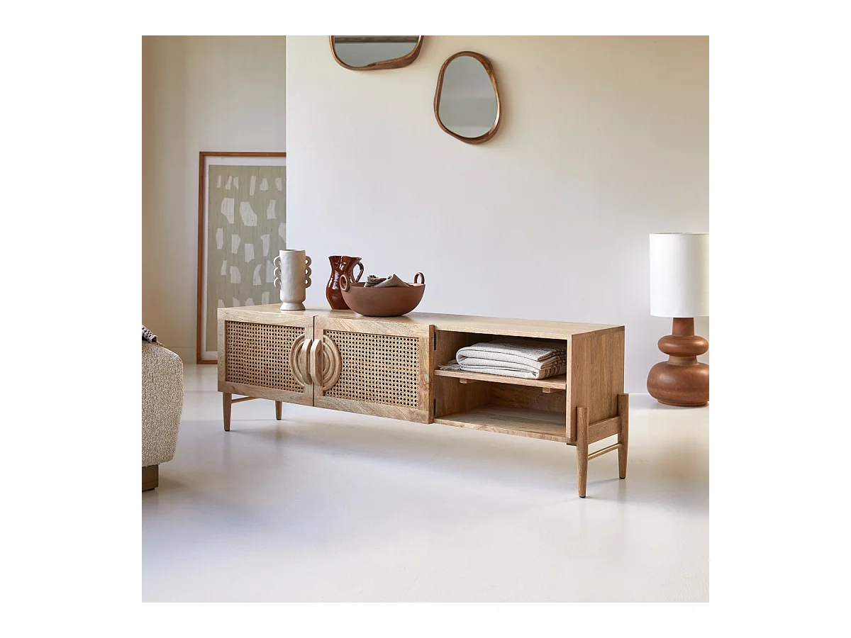TV-Möbel Sina aus massivem Mangoholz und Rattan