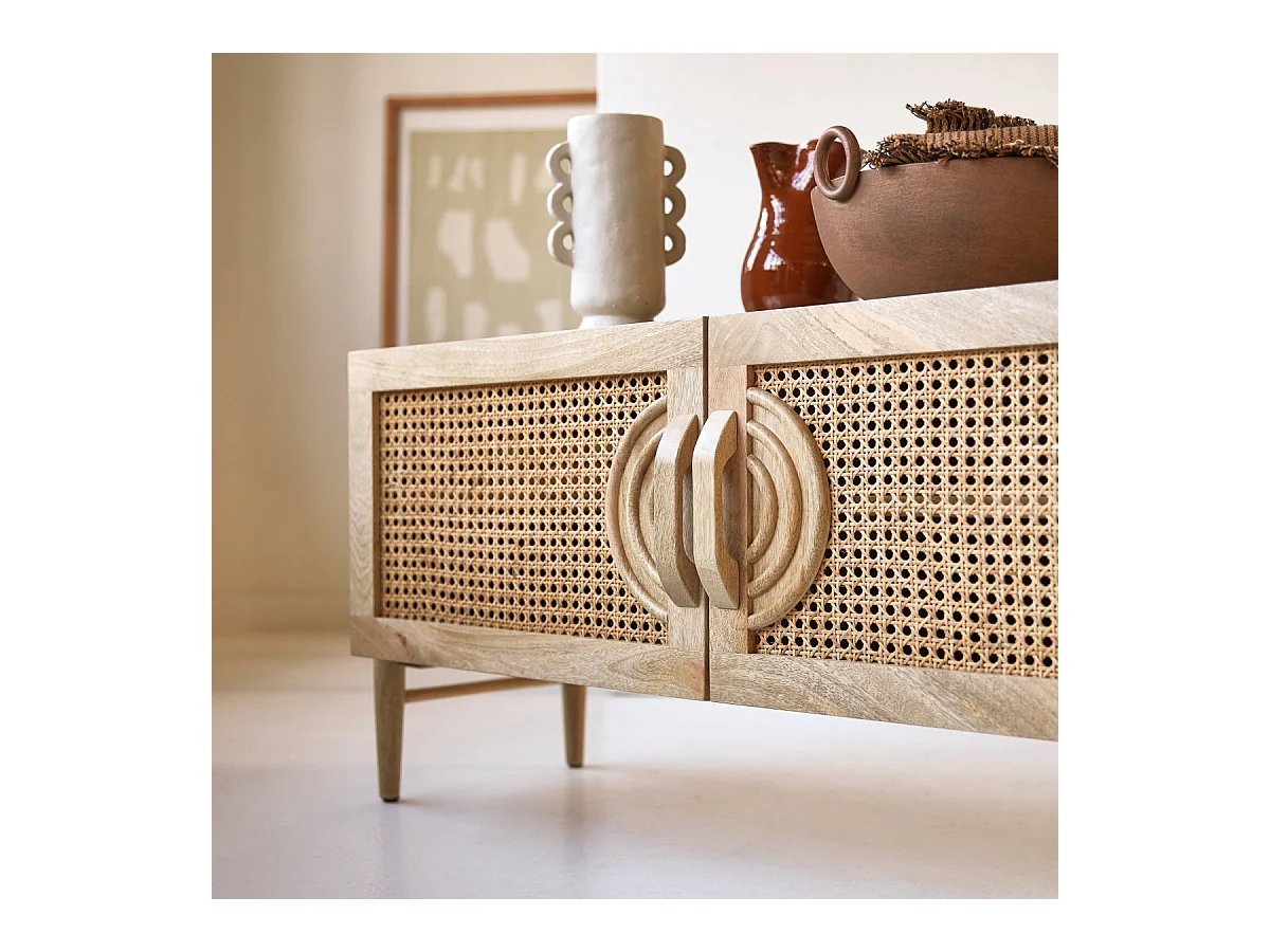 TV-Möbel Sina aus massivem Mangoholz und Rattan