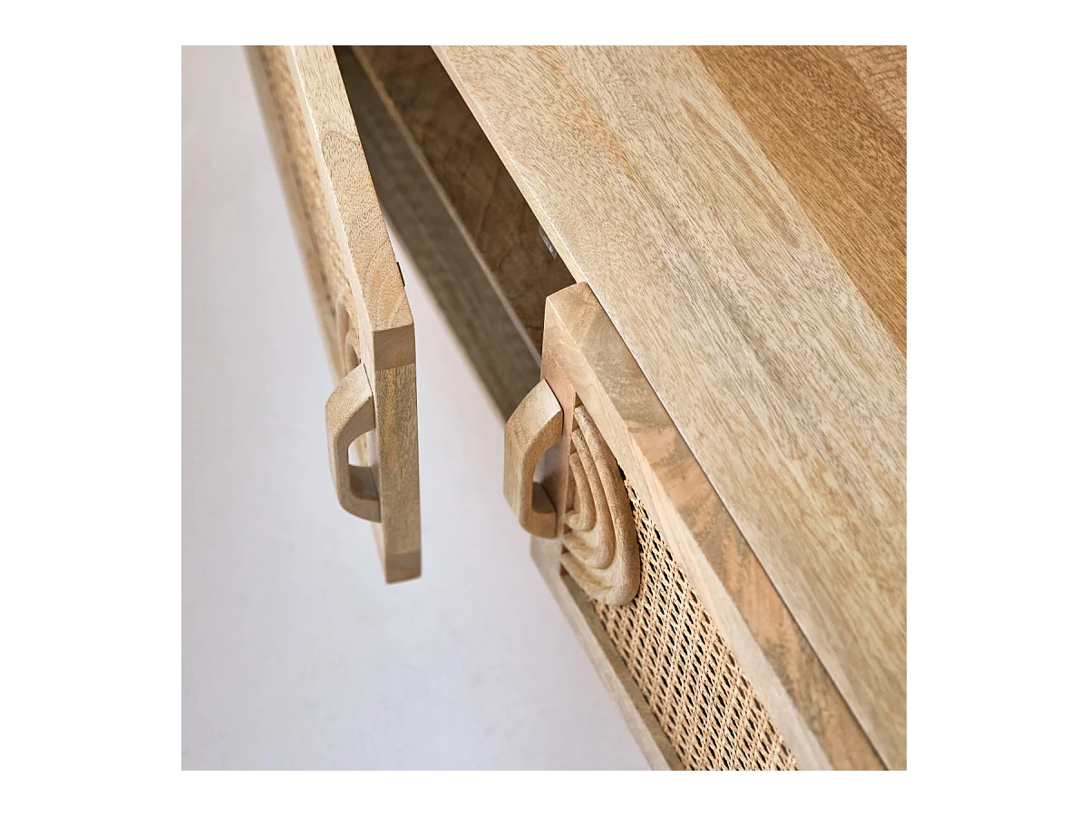 TV-Möbel Sina aus massivem Mangoholz und Rattan