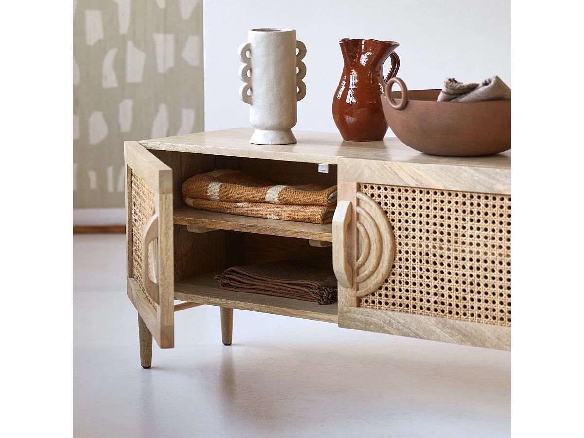 TV-Möbel Sina aus massivem Mangoholz und Rattan