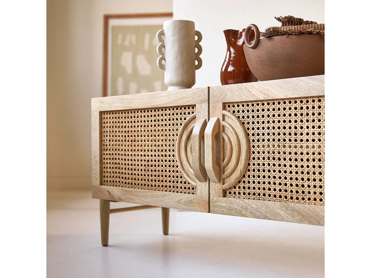 TV-Möbel Sina aus massivem Mangoholz und Rattan