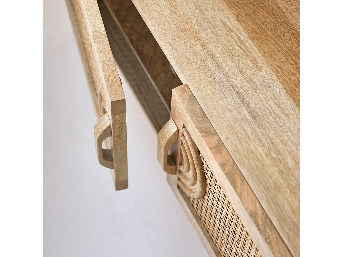 TV-Möbel Sina aus massivem Mangoholz und Rattan