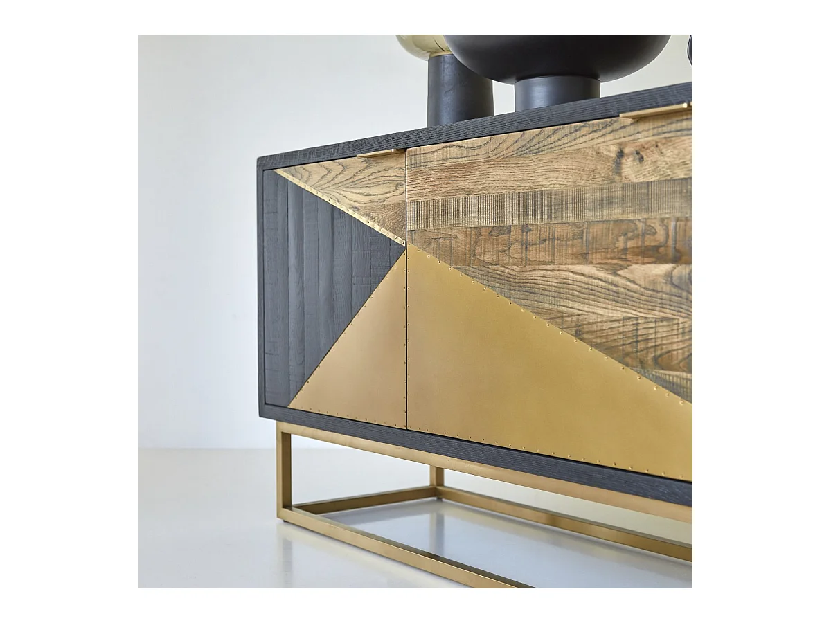 TV Schrank aus Eiche von Tikamoon mit Messingfüßen