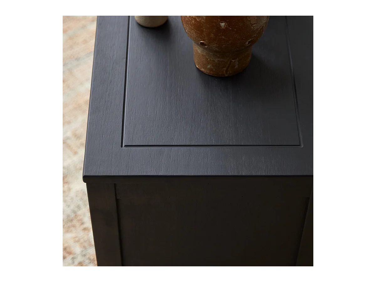 Thaki black - TV-Schrank aus massiver Kiefer 140