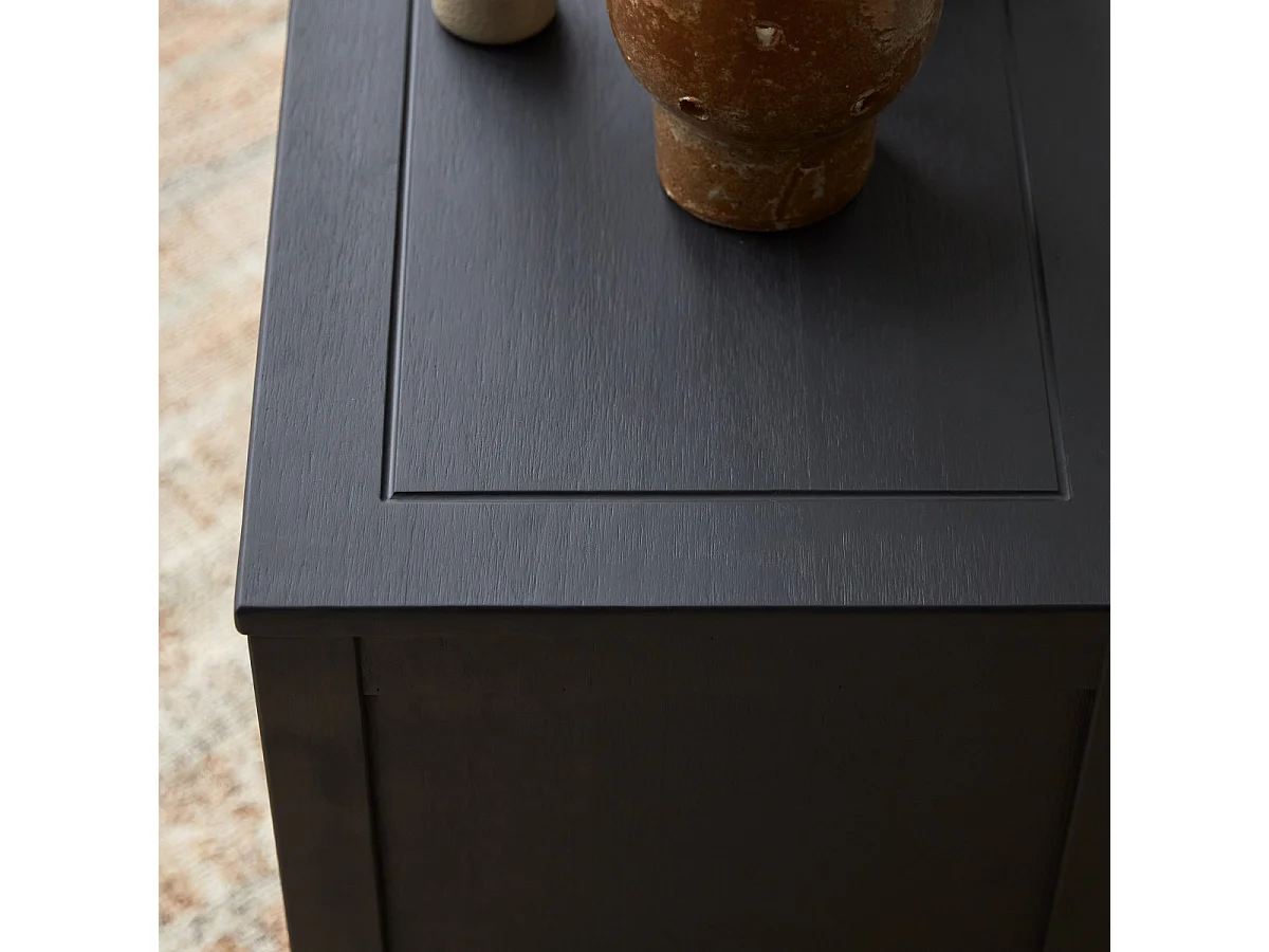 Thaki black - TV-Schrank aus massiver Kiefer 140