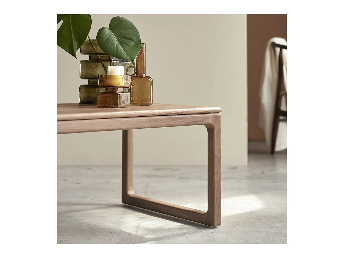 Couchtisch Arto aus massivem Nussbaumholz 100 x 56 cm