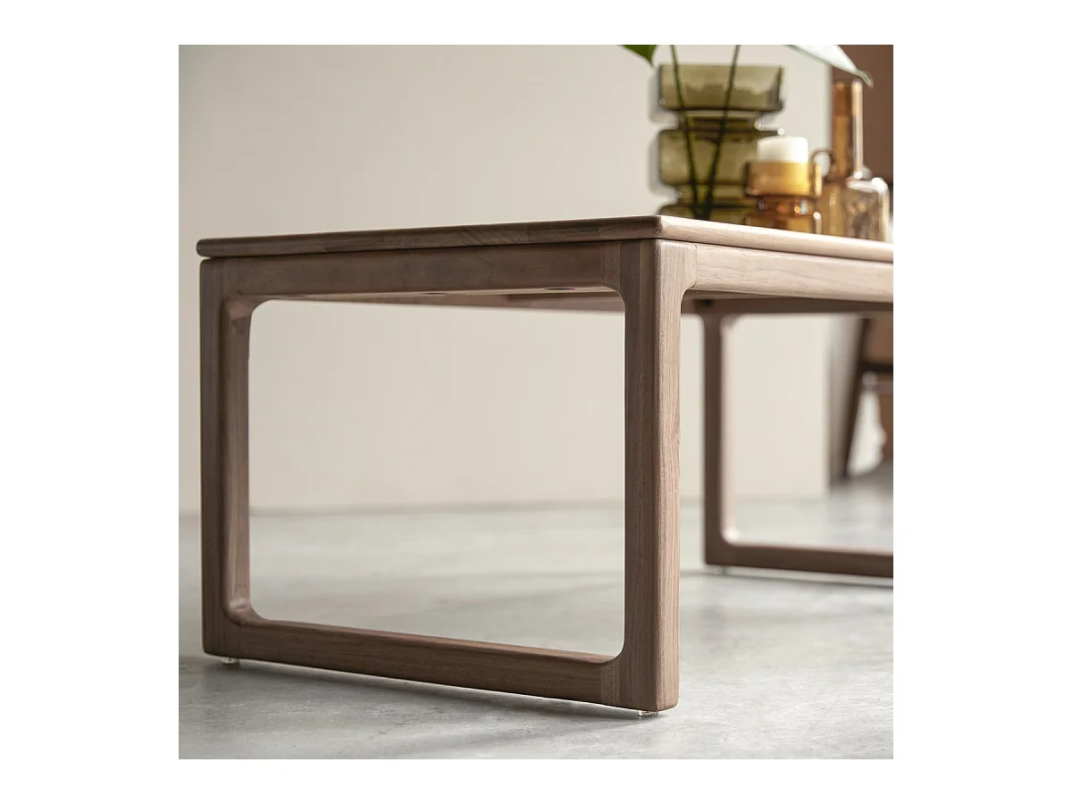 Couchtisch Arto aus massivem Nussbaumholz 100 x 56 cm