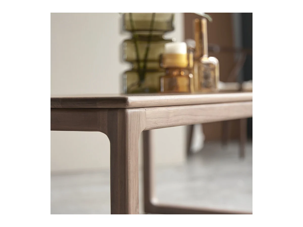 Couchtisch Arto aus massivem Nussbaumholz 100 x 56 cm