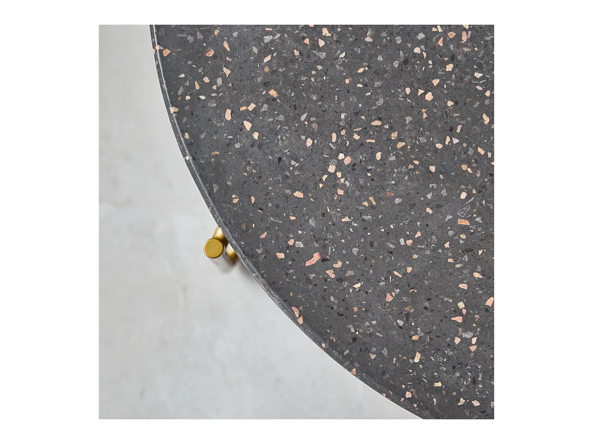 Couchtisch Konfetti grau aus Metall und Terrazzo 80 Anatole mit goldenem Gestell
