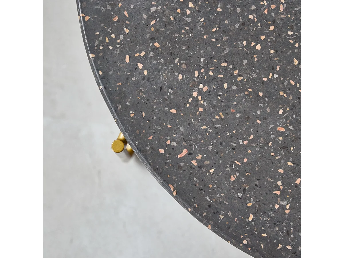 Couchtisch Konfetti grau aus Metall und Terrazzo 80 Anatole mit goldenem Gestell