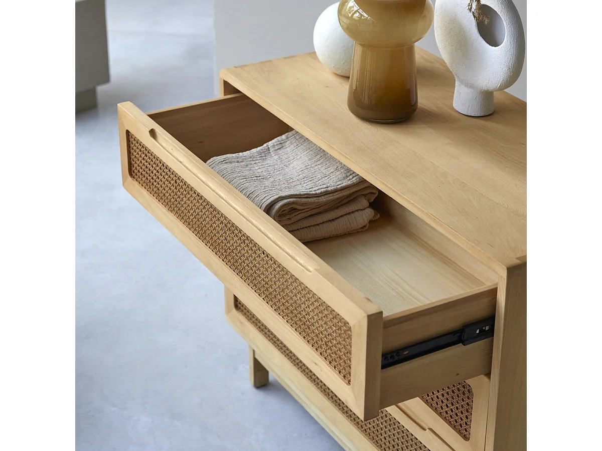 Cassettiera in legno massello di olmo e midollino Luis