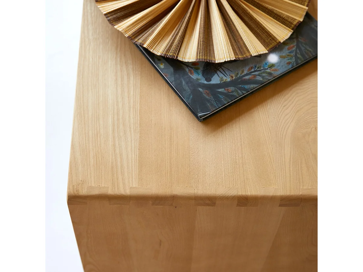 Kinder-Kommode Luis aus massivem Ulmenholz und Rattangeflecht