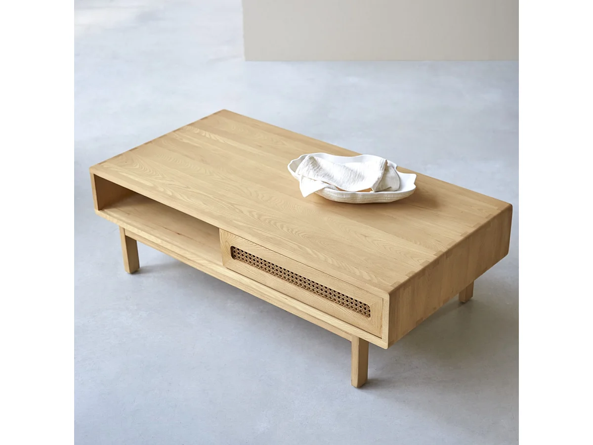 Tavolino basso in legno massello di olmo e canna Luis