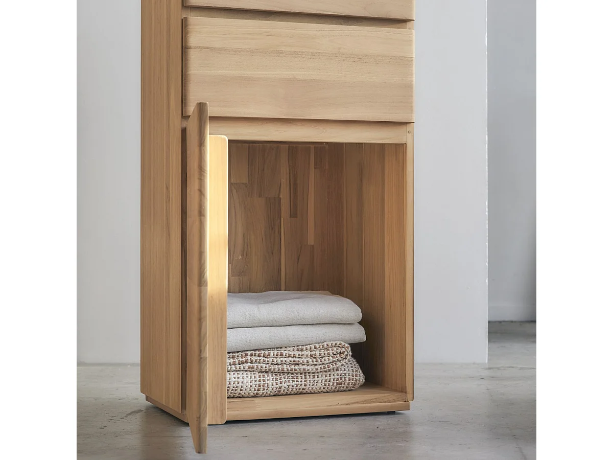 Hochkommode Nino aus massivem Teakholz