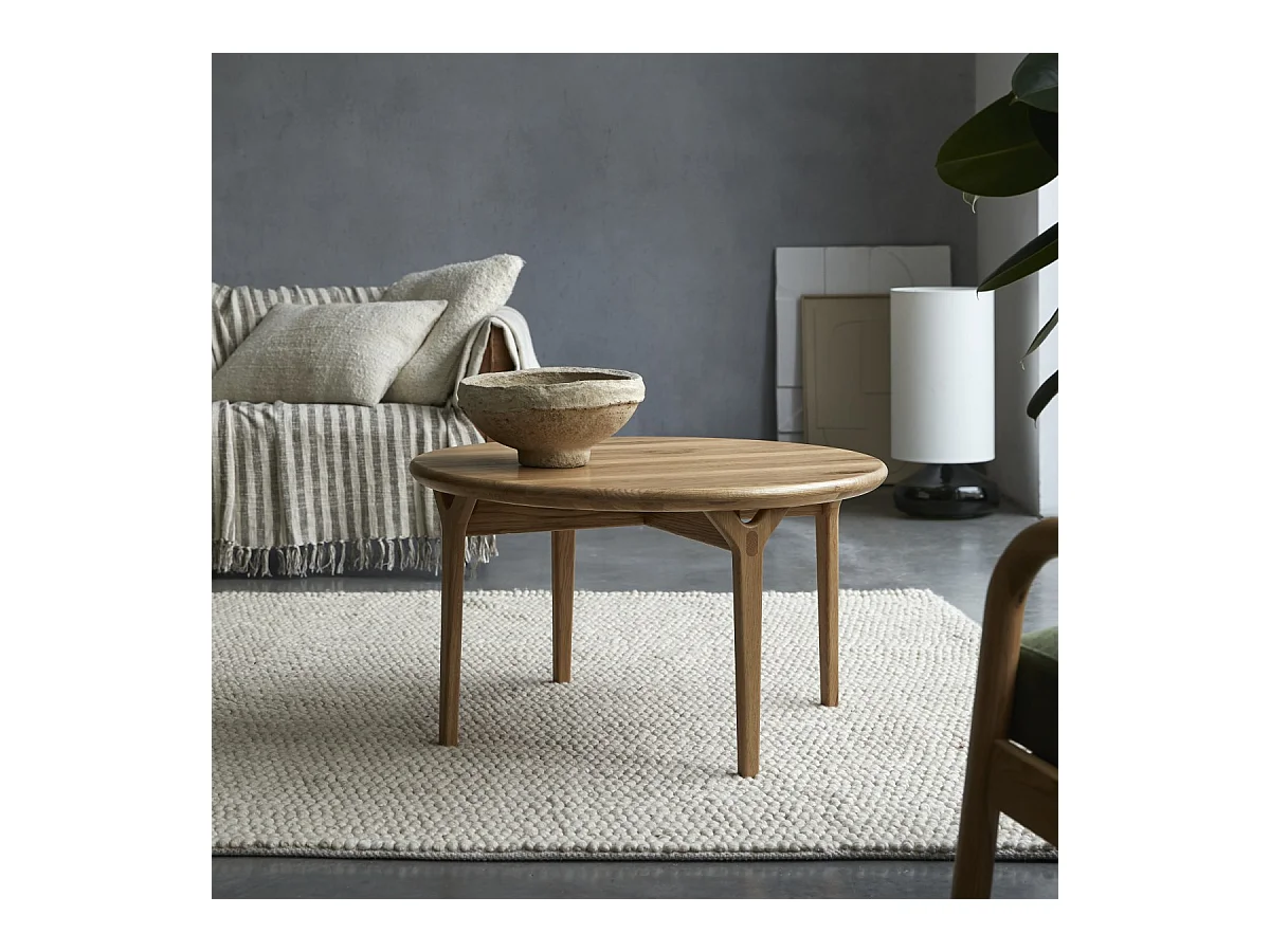 Tavolino in legno di rovere massello 80x80 Clara