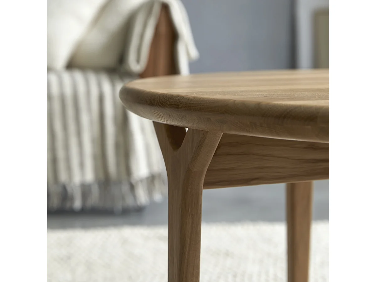 Couchtisch Clara aus massivem Eichenholz, 80 x 80 cm