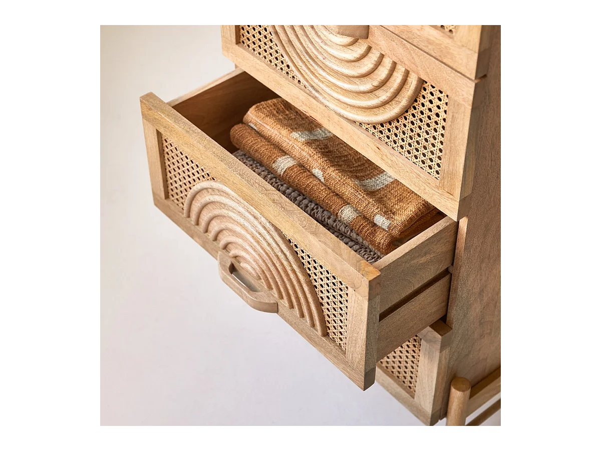 Kommode Sina aus massivem Mangoholz und Rattan