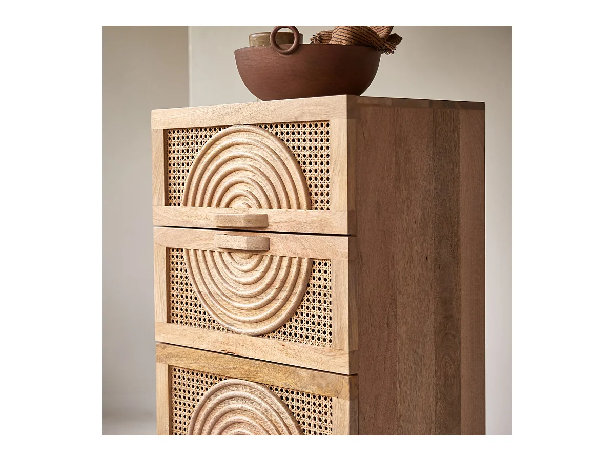 Kommode Sina aus massivem Mangoholz und Rattan