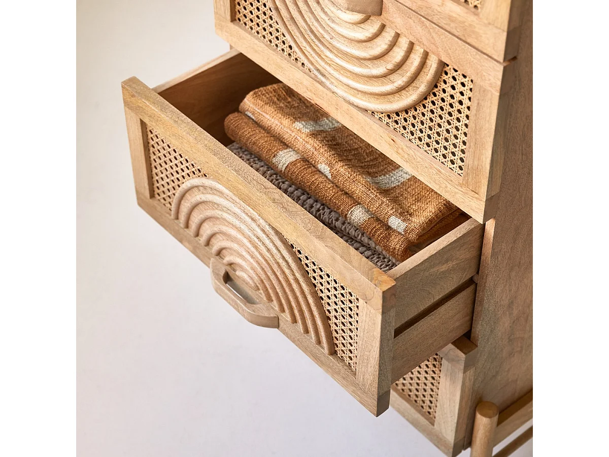 Kommode Sina aus massivem Mangoholz und Rattan