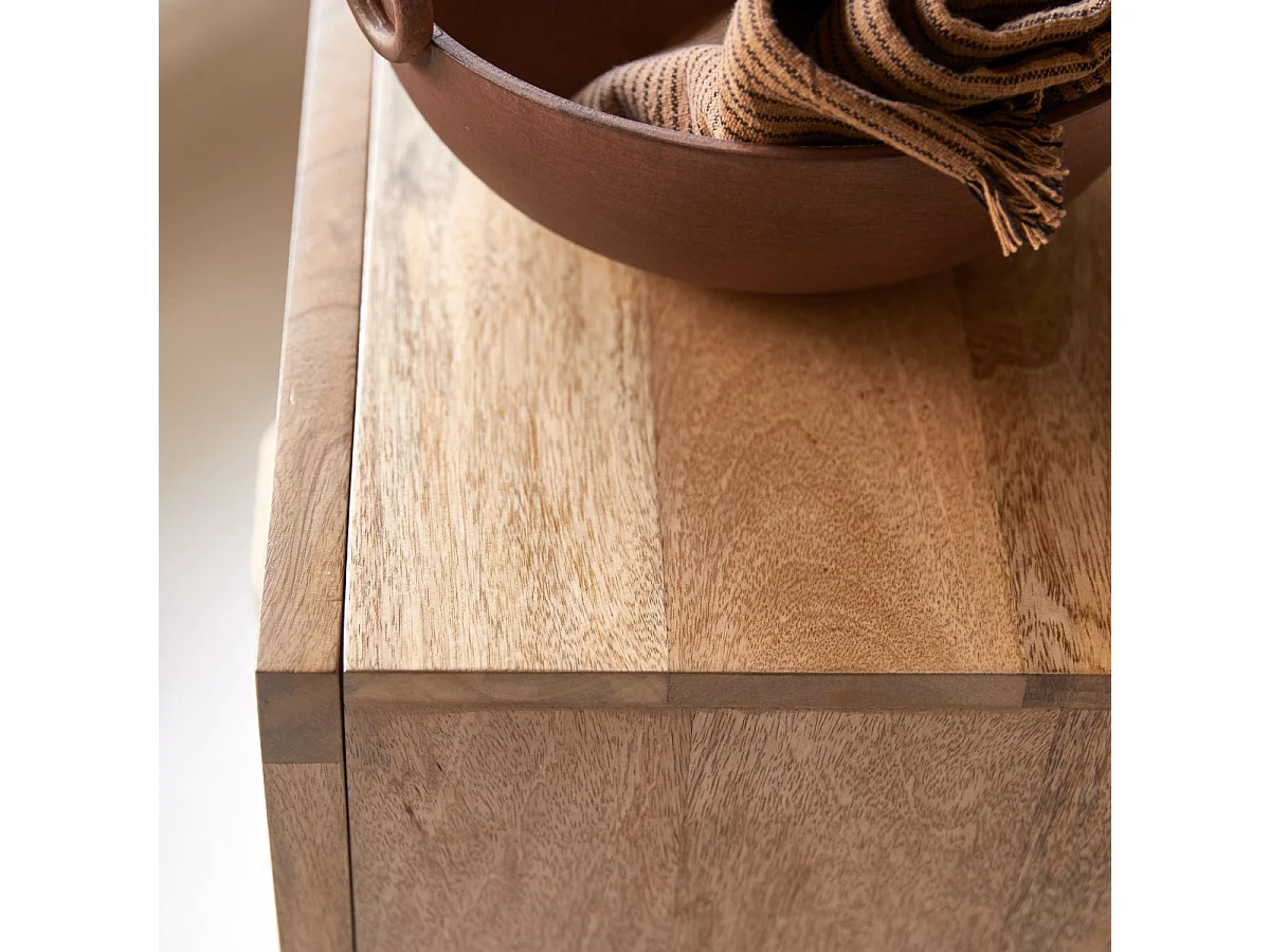 Kommode Sina aus massivem Mangoholz und Rattan