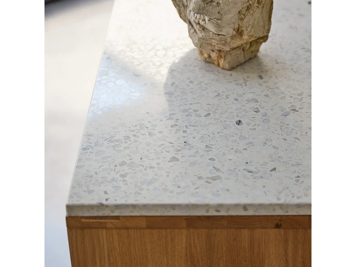 Console in legno di rovere massello e battuto di terrazzo premium White Miho
