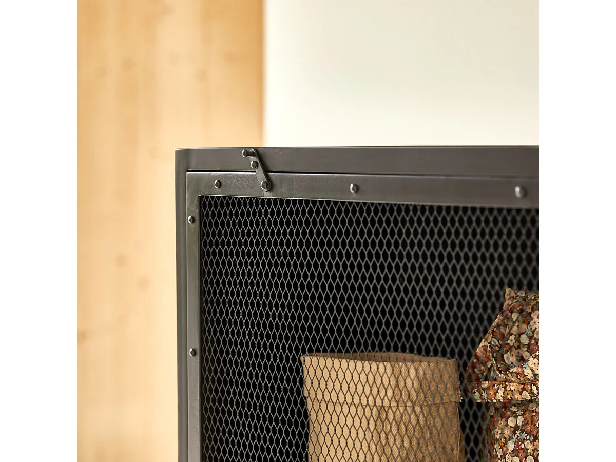 Kinderschrank Alma aus schwarzem Metall in Gitteroptik 175 cm