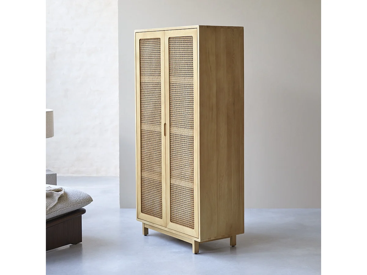 Schrank Luis aus massivem Ulmenholz und Rattangeflecht