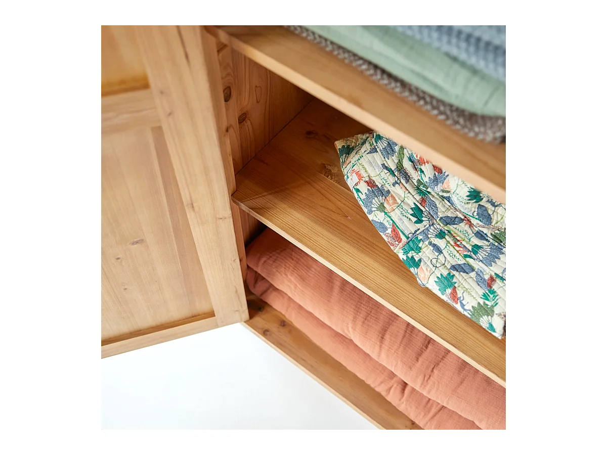 Armadio per bambini in pino massello riciclato Yuki