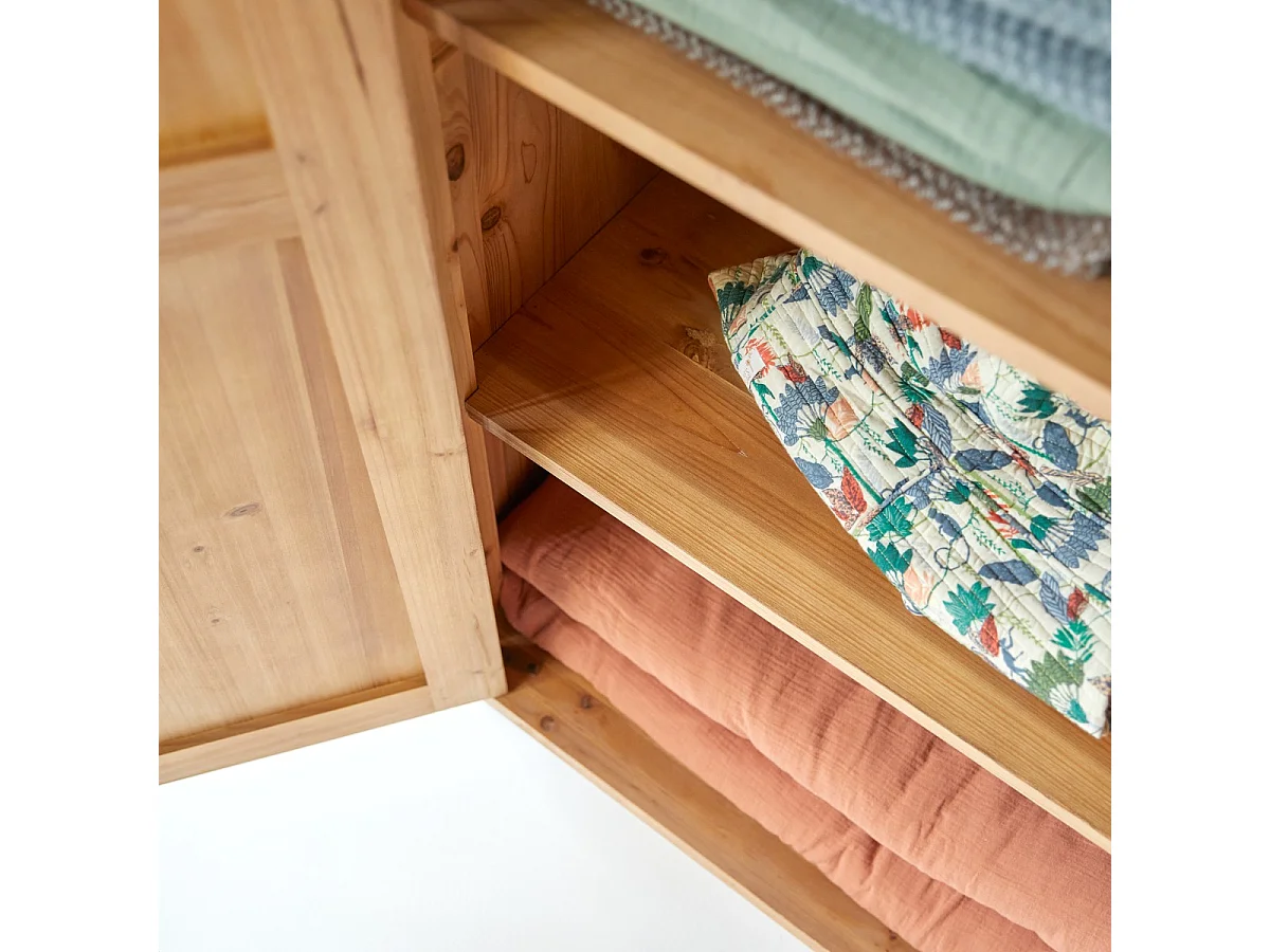 Armadio per bambini in pino massello riciclato Yuki