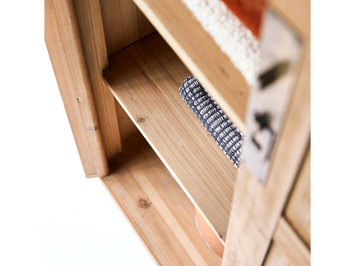 Esszimmerschrank Yuki aus massivem, recycelten Pinienholz