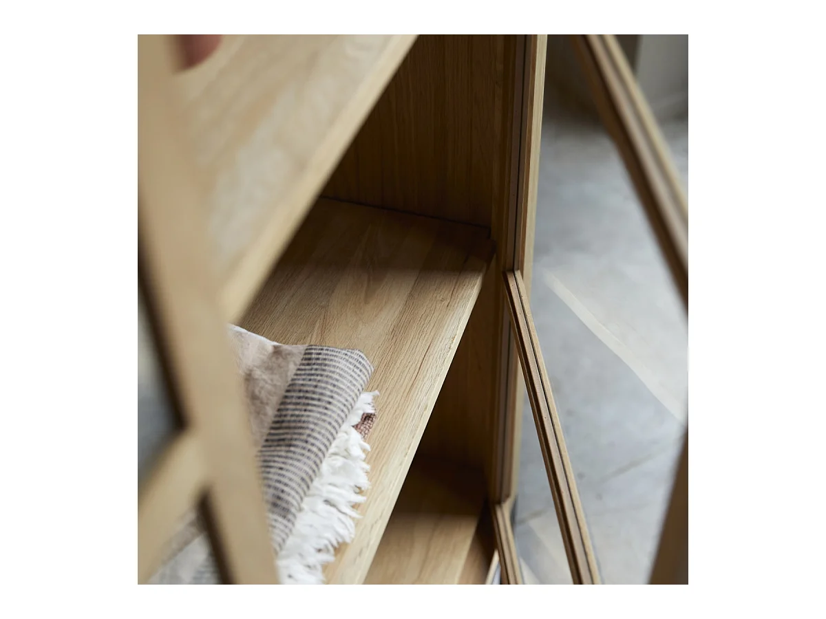 Hohe Vitrine Babeth aus massivem Eichenholz 120