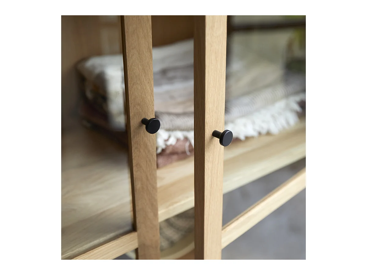 Hohe Vitrine Babeth aus massivem Eichenholz 120