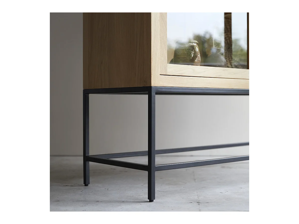 Hohe Vitrine Babeth aus massivem Eichenholz 120