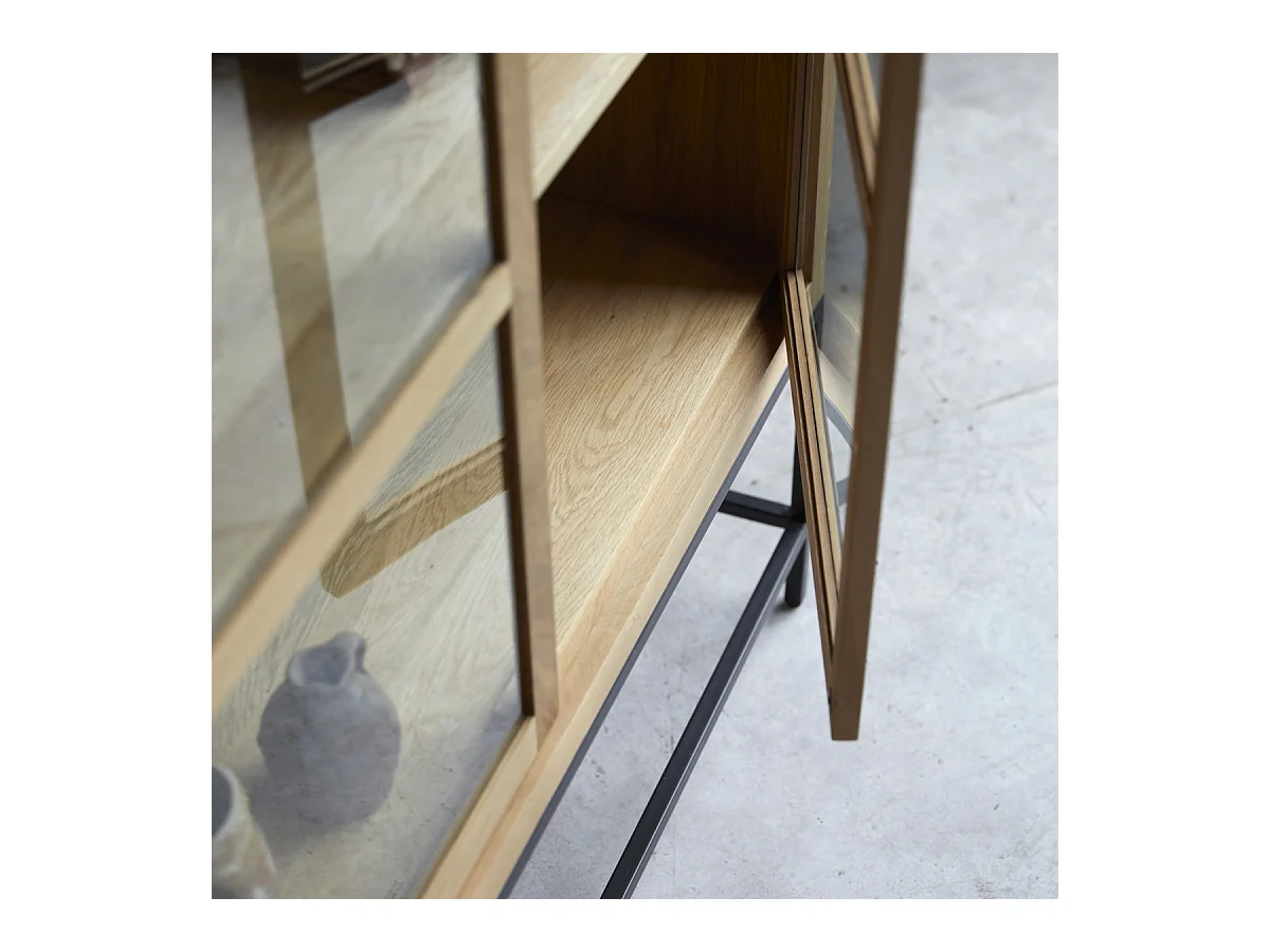 Hohe Vitrine Babeth aus massivem Eichenholz 120