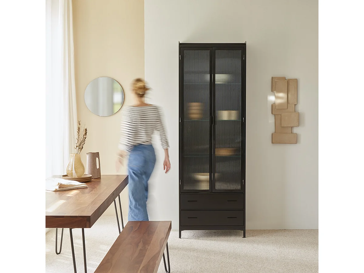 Vitrine haute en métal peint Emil