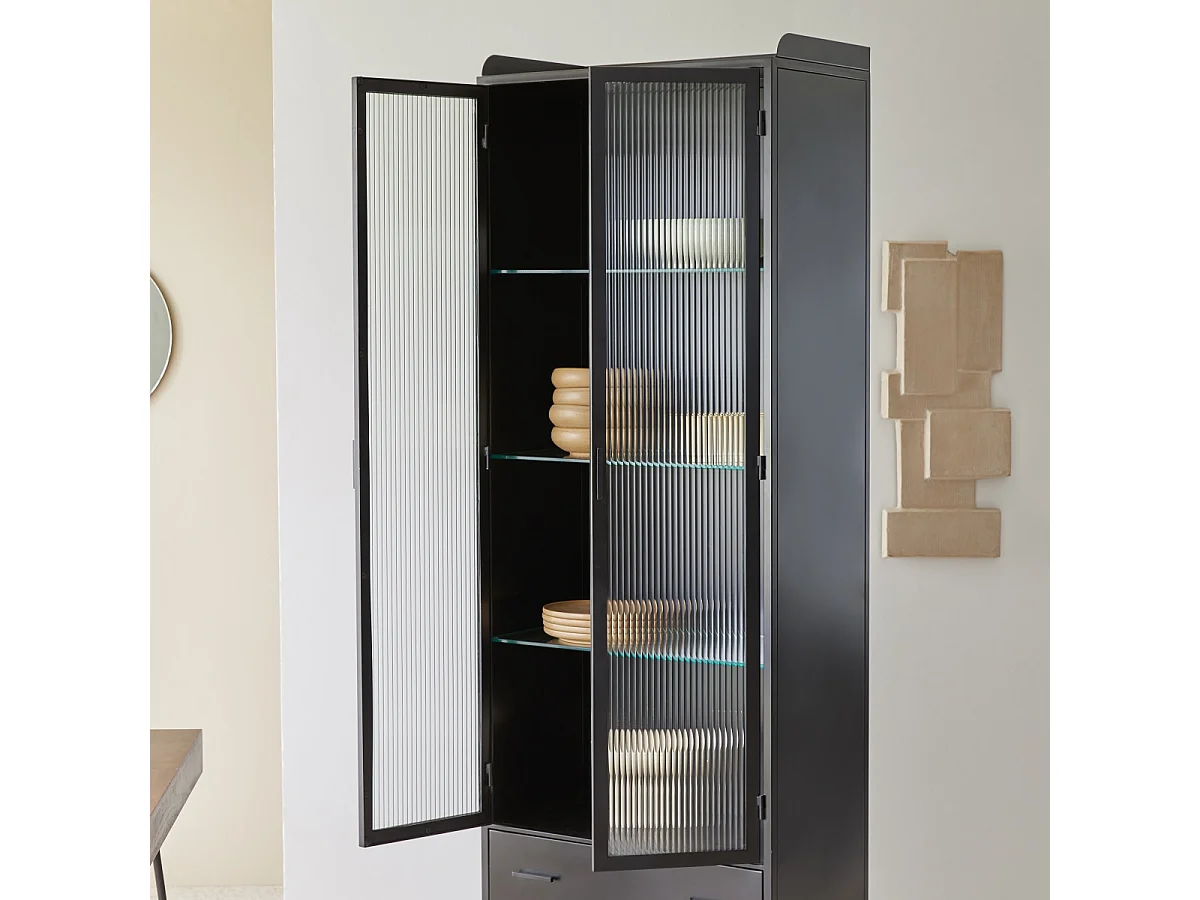 Vitrine haute en métal peint Emil