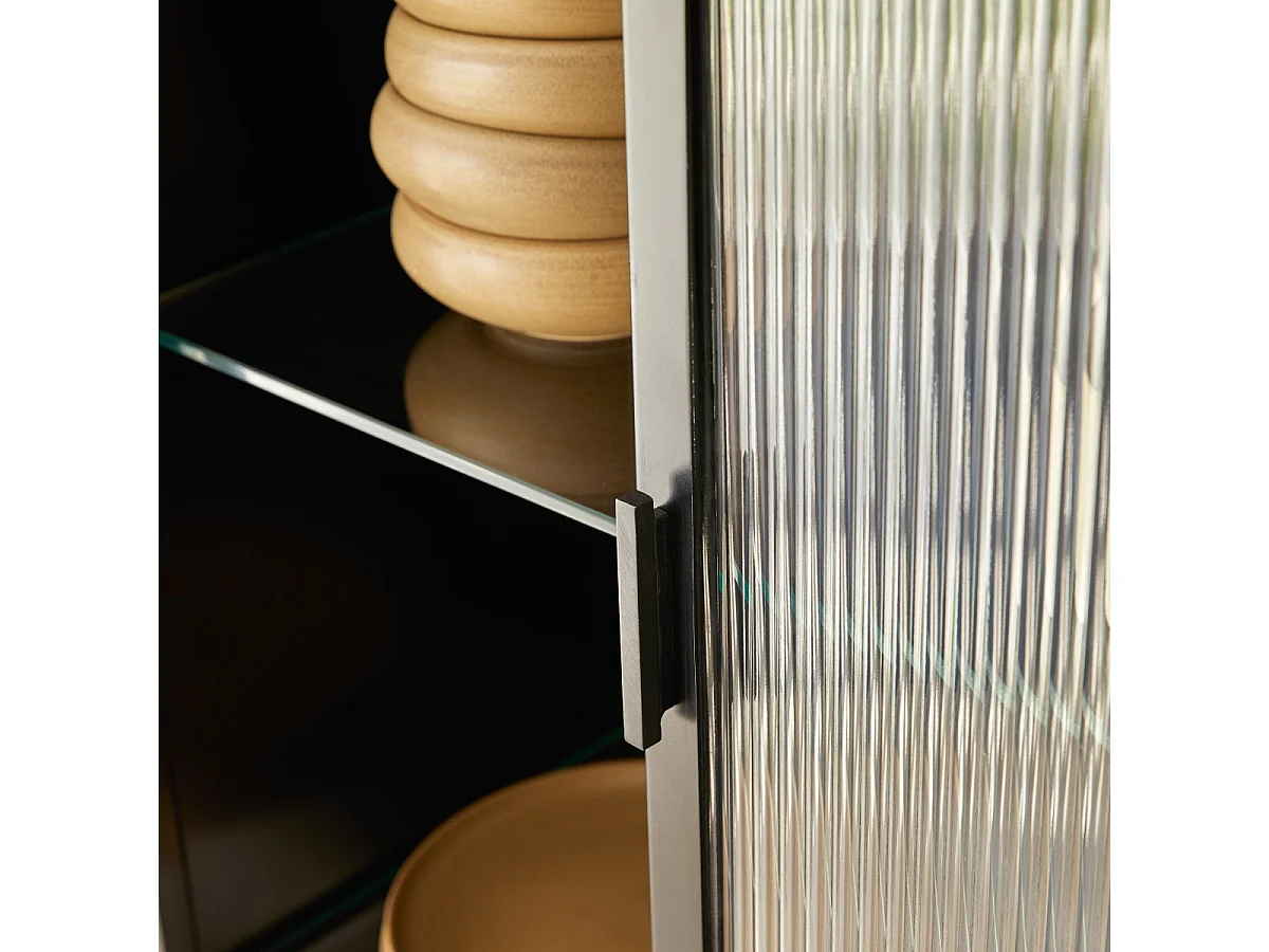 Vitrine haute en métal peint Emil