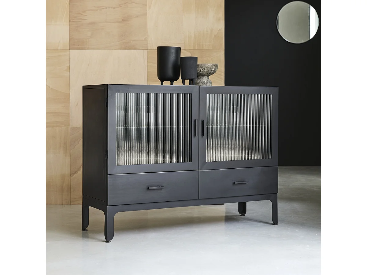 Vitrine basse en métal peint Emil