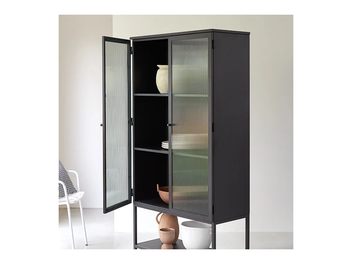 Hoher Vitrinenschrank Antonin aus lackiertem Metall