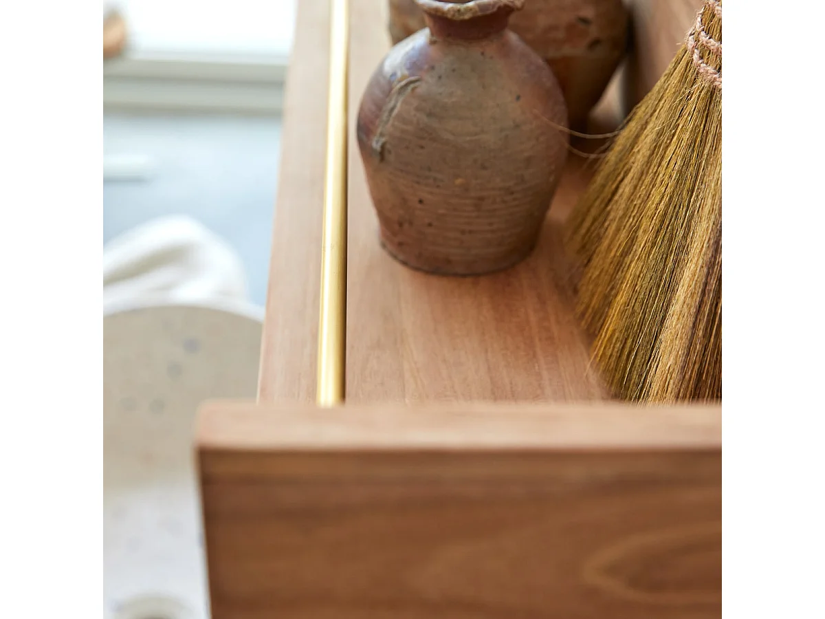 Wandregal für das Badezimmer aus Teak mit Messingstange Sasha 100