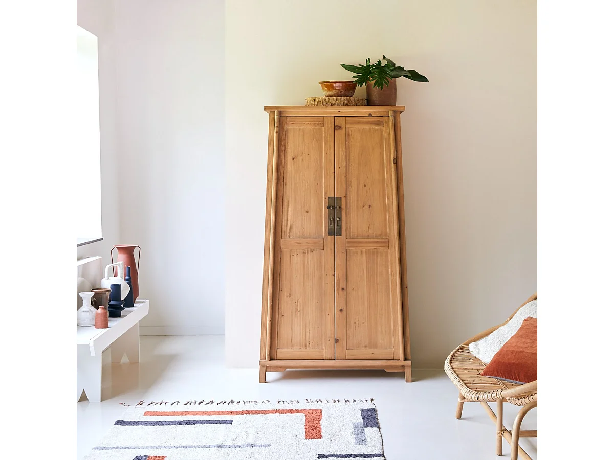 Schrank Yuki aus massivem recycelten Pinienholz