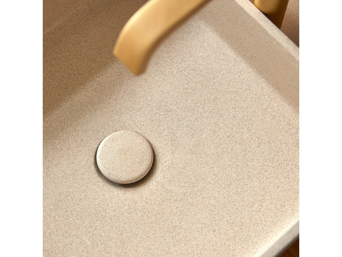 Quadratischer Waschtisch Thais aus cremefarbenem Terrazzo