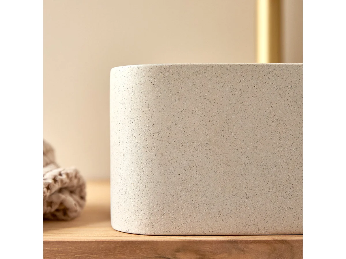 Quadratischer Waschtisch Thais aus cremefarbenem Terrazzo