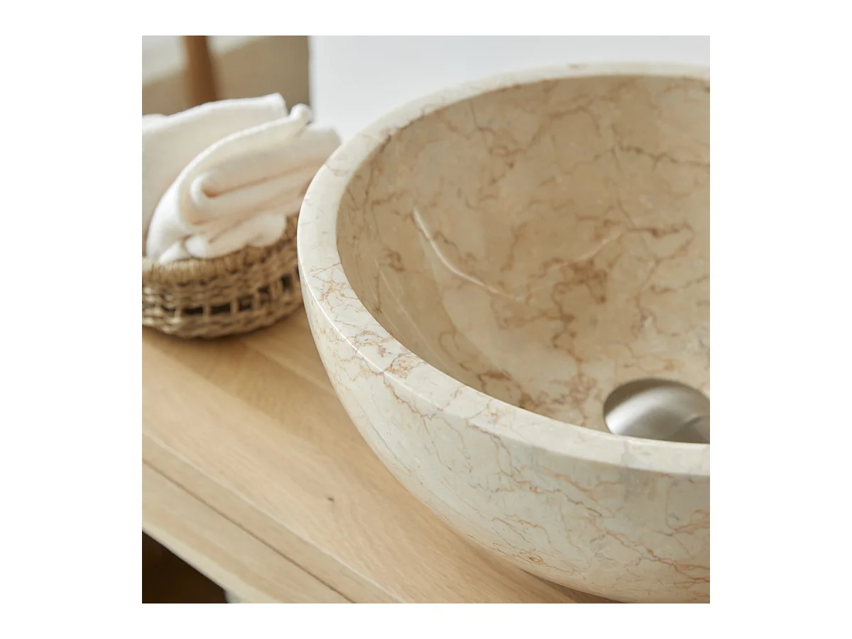 Lavabo da appoggio tondo in marmo chiaro color crema Tikamoon