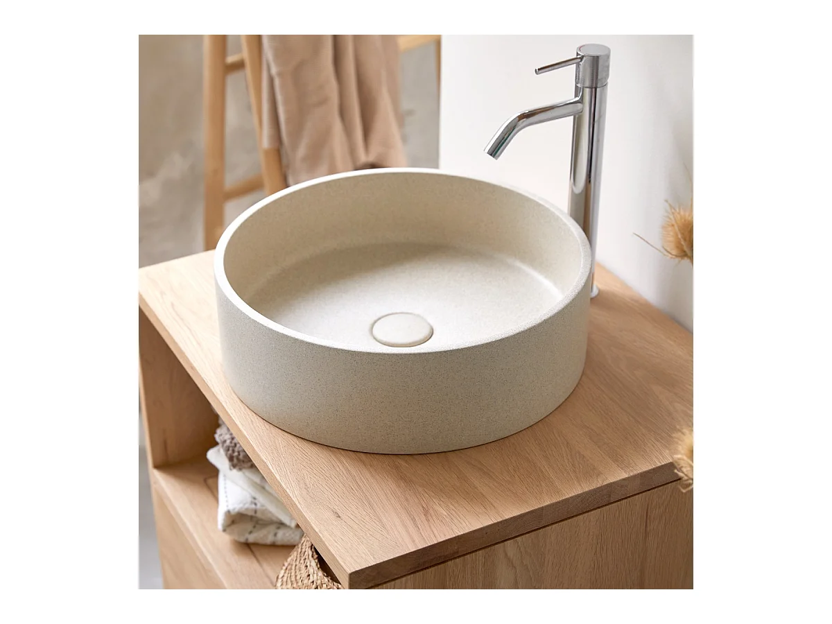 Rundes Waschbecken Gina aus cremefarbenem Terrazzo