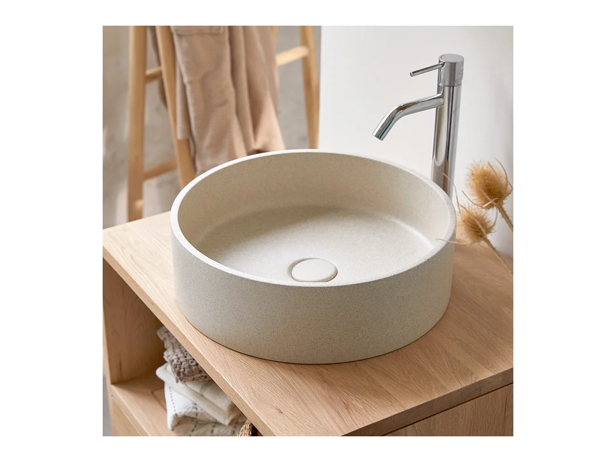 Rundes Waschbecken Gina aus cremefarbenem Terrazzo