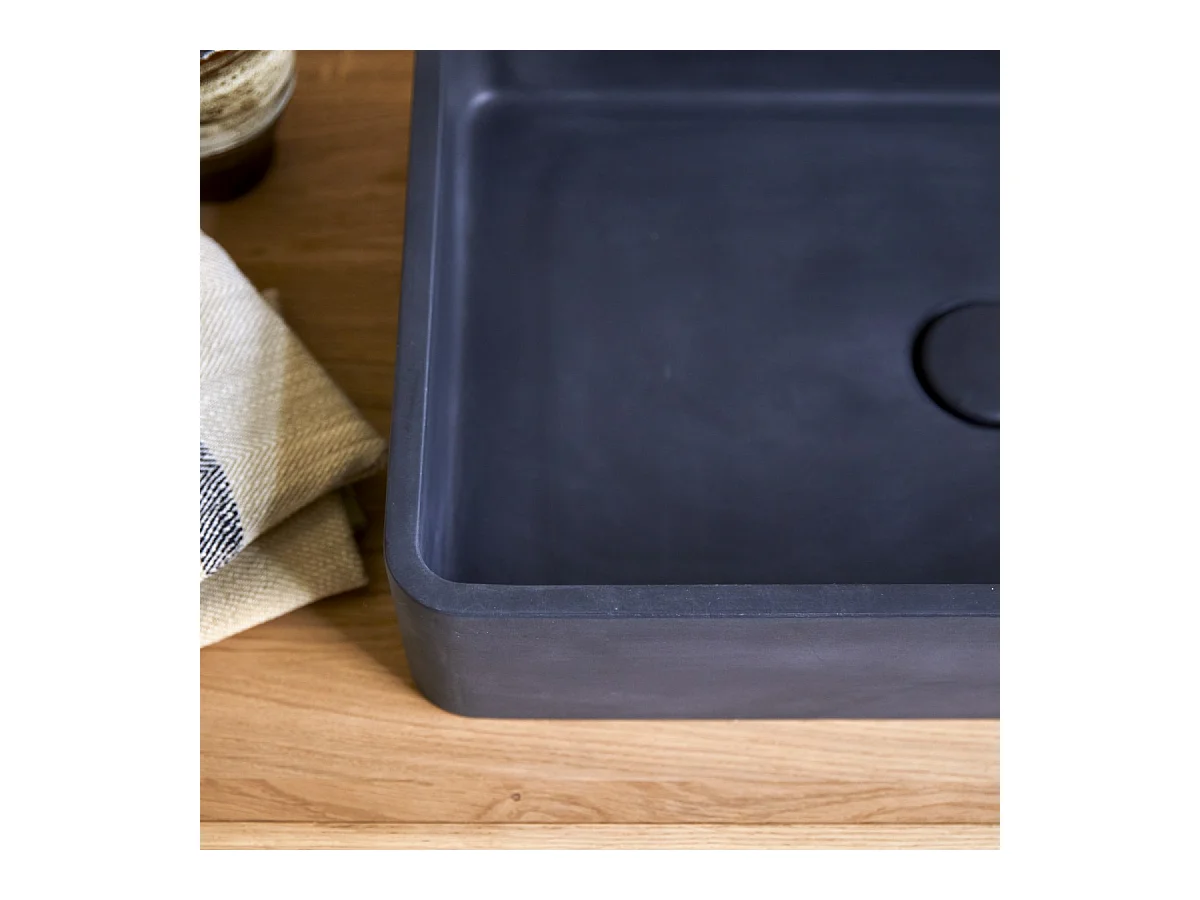 Waschbecken Iris aus schwarzem terrazzo