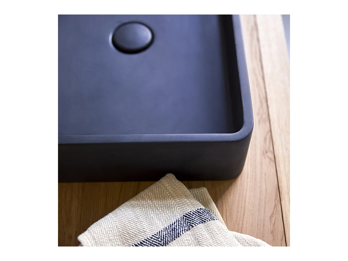 Waschbecken Iris aus schwarzem terrazzo