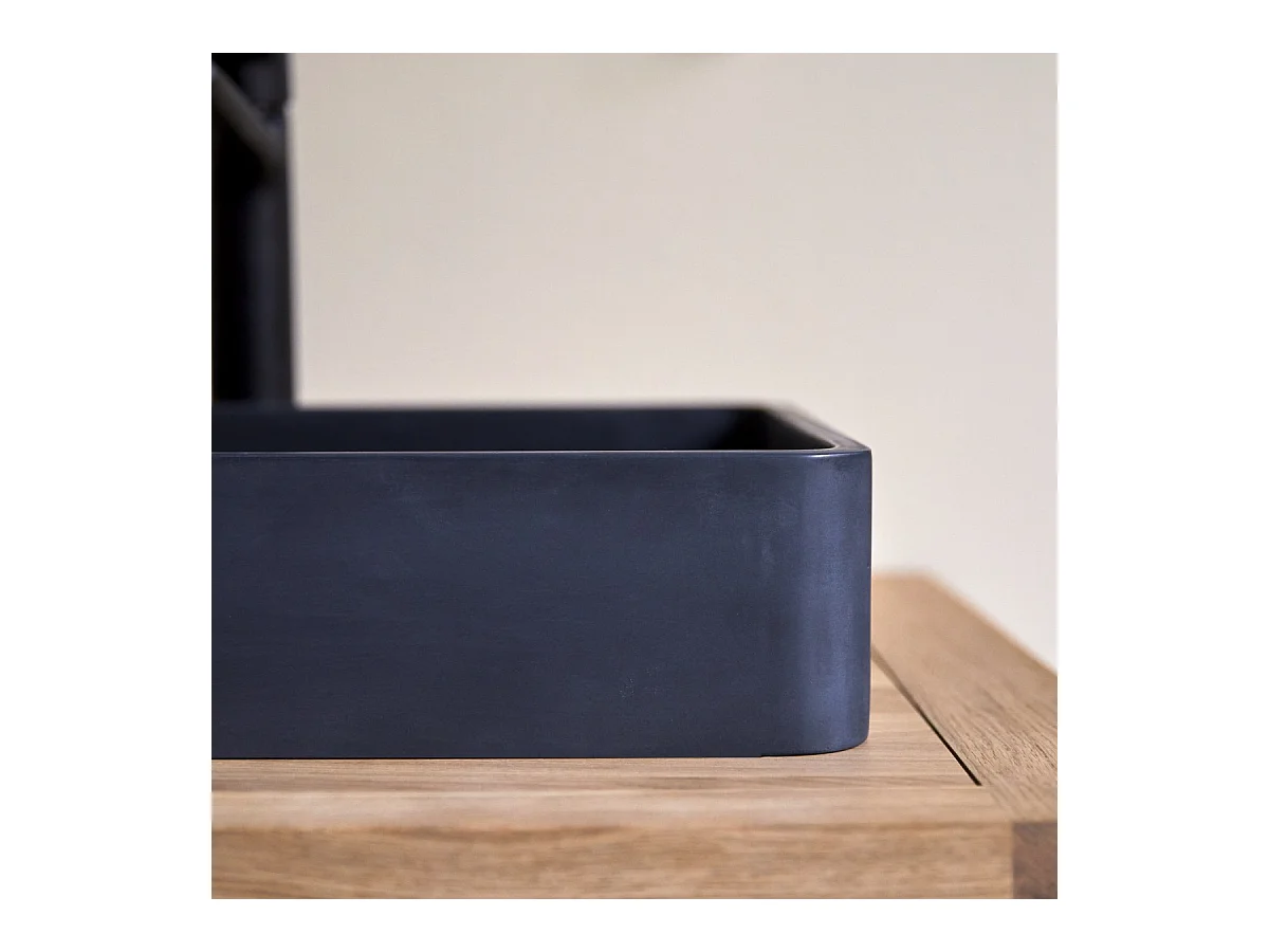 Waschbecken Iris aus schwarzem terrazzo