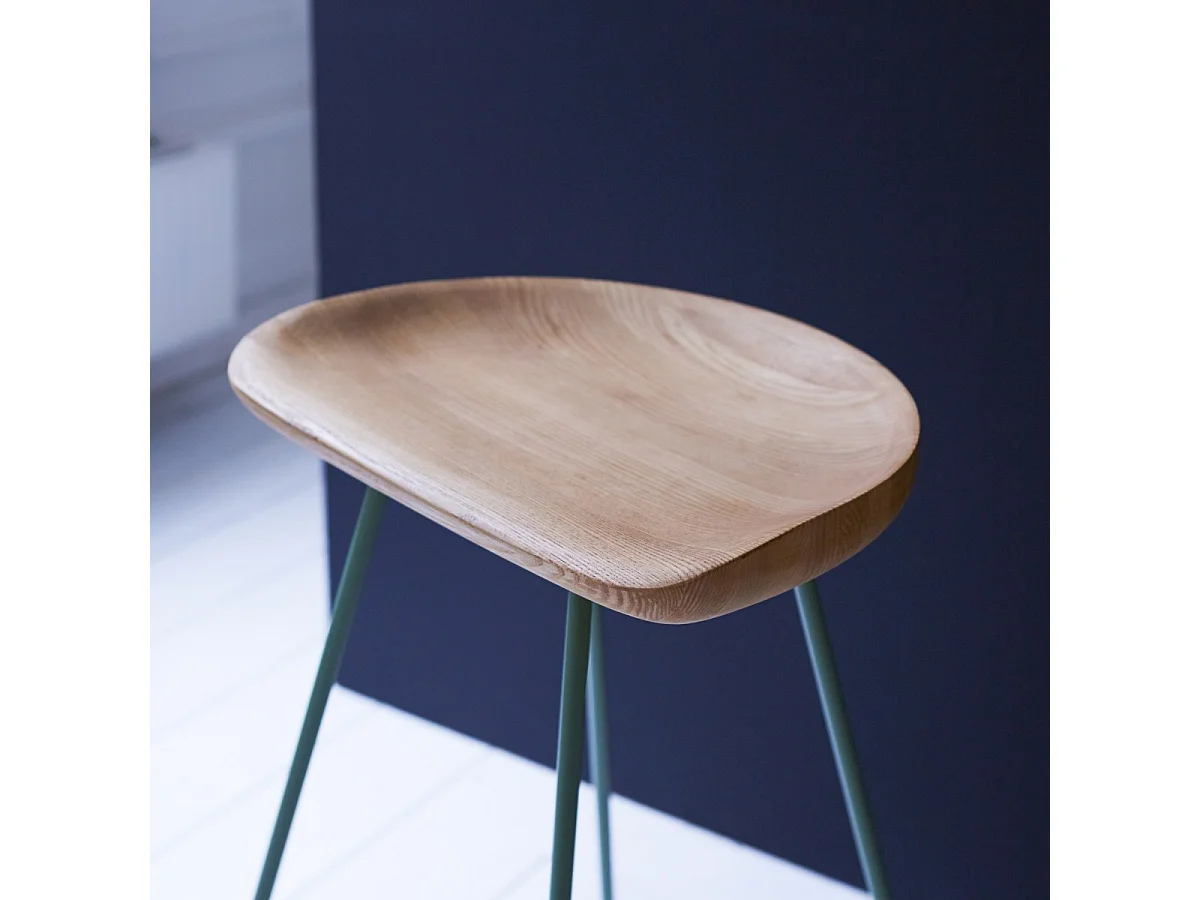 Mari - High stool in solid ash and lichen metal